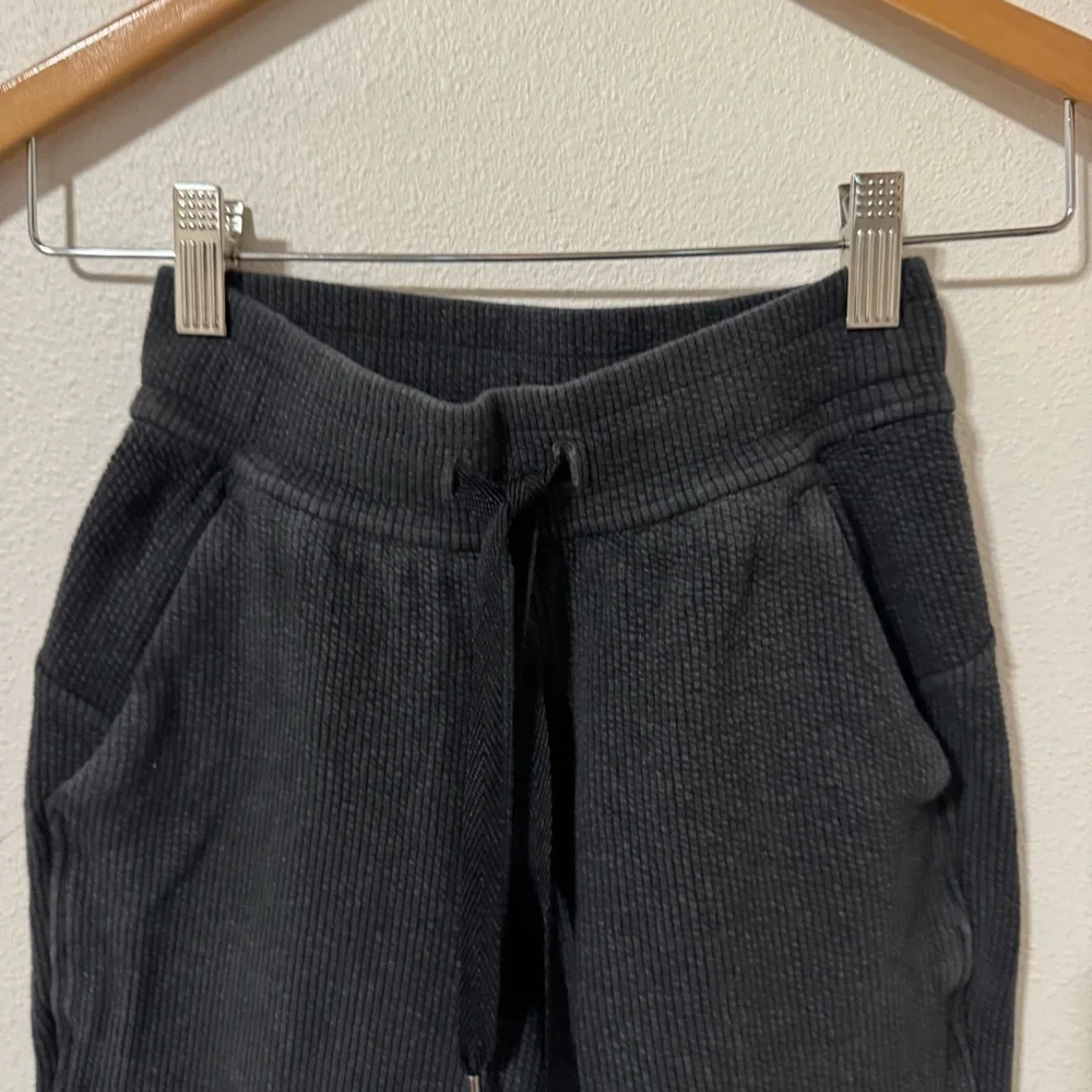 Lululemon Ribbed High-Rise Jogger 25